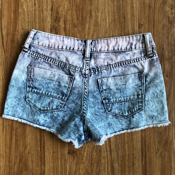 Decree Acid Wash Ombré Shorts | Size 5 - Picture 4 of 5